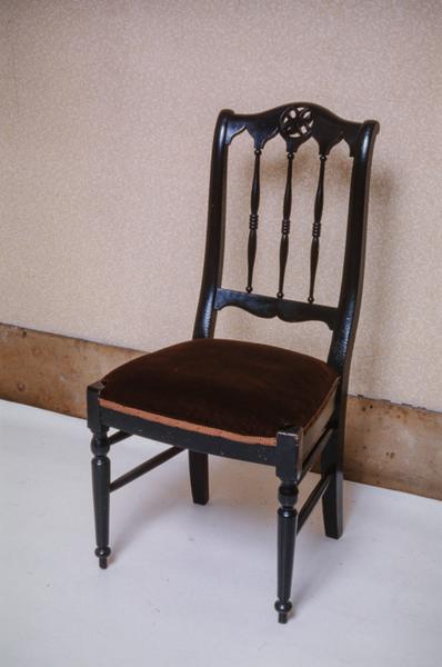 Ensemble de trois chaises des soeurs de la communauté n° 87 GHC 0246-2