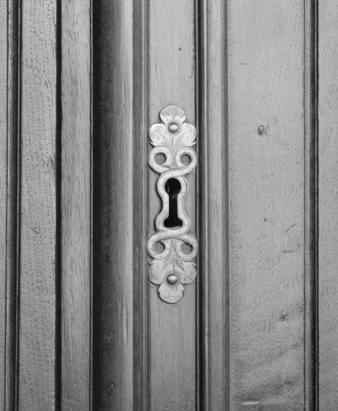 Détail de l'entrée de serrure du battant du corps inférieur - © Région Bourgogne - Inventaire général