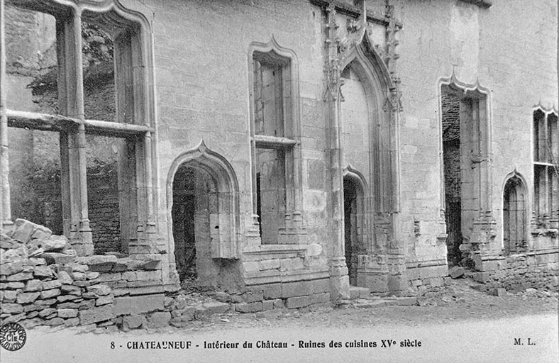 Logis de Philippe Pot, élévation sud.