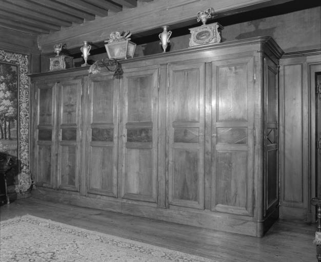 Vue d'ensemble de l'un des placards
