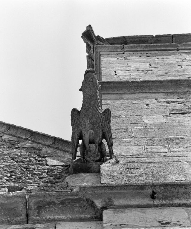 Pignon de la façade : gargouille vue de dessous