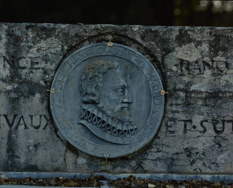 Détail, médaillon d'Henri IV