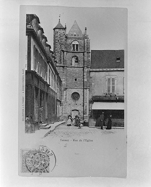 Façade vue depuis la rue de l'Eglise. Carte postale ancienne datée 1905 (cachet de la poste).