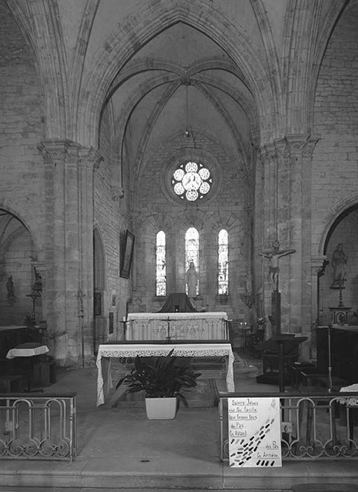 Vue rapprochée du choeur.