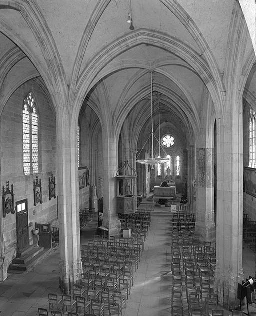 Vaisseaux central et gauche, vue prise de la tribune.