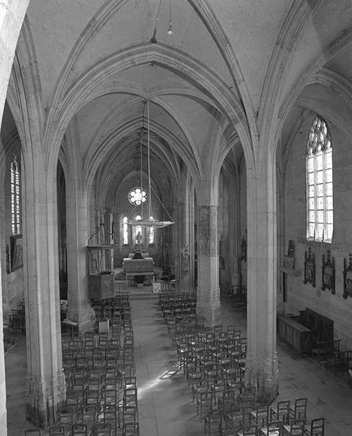 Vaisseaux central et droit, vue prise de la tribune.