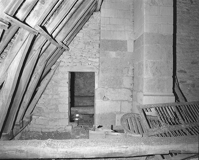 Comble de la nef : porte donnant sur le comble de la chapelle des fonts baptismaux.