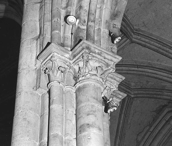 Bras droit du transept : chapiteaux du pilier antérieur gauche.