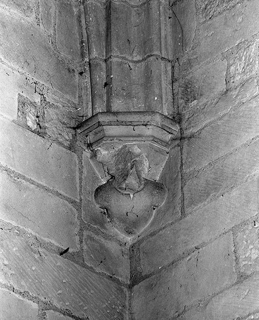 Bras gauche du transept : culot postérieur gauche.