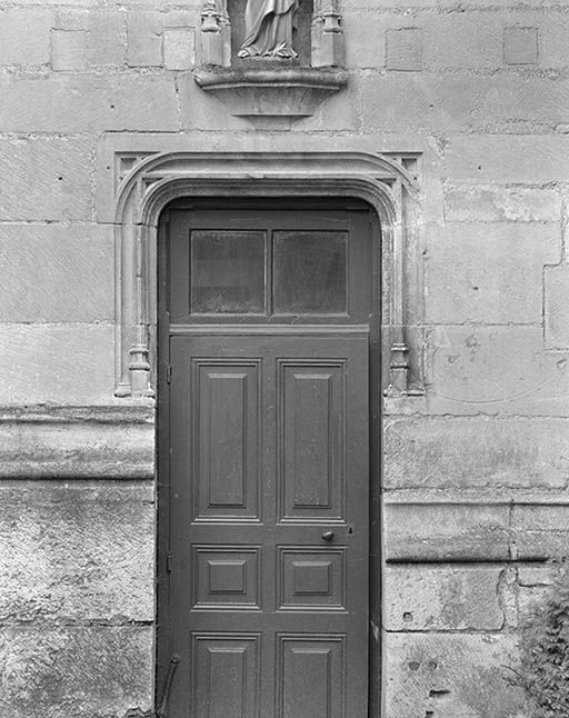 Elévation gauche, 3e travée : porte latérale.