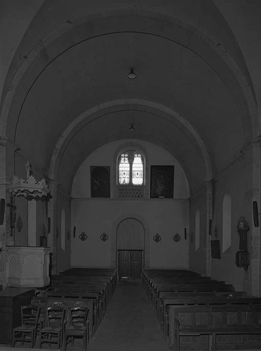 Vue intérieure prise du choeur.