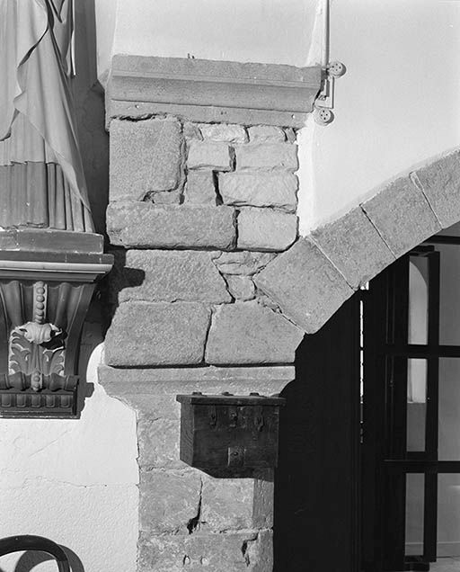 Arcade de la chapelle gauche : détail du support gauche
