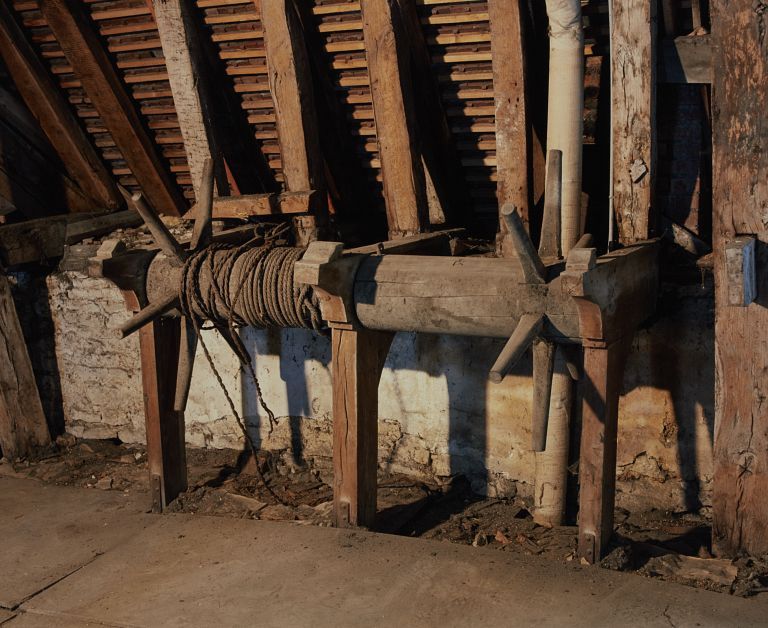 Salle de spectacle : mécanisme du lustre (dans le comble)