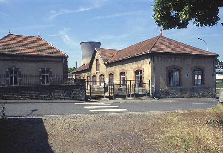 Façade postérieure de l'ancien logement du directeur, transformé en bureau après 1945.