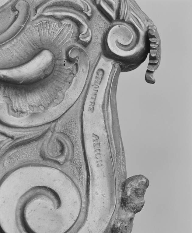 Détail de la marque d'auteur.