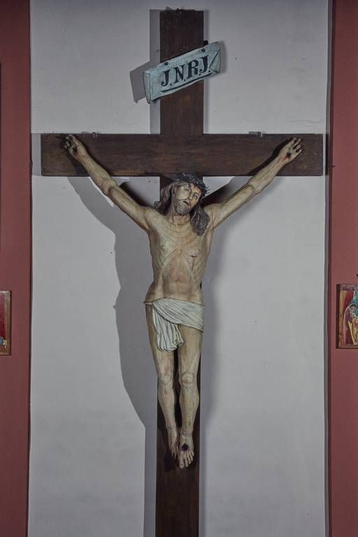 Statue : Christ en croix (No 2)