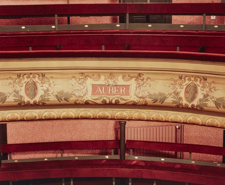 Salle : garde-corps de la deuxième galerie.