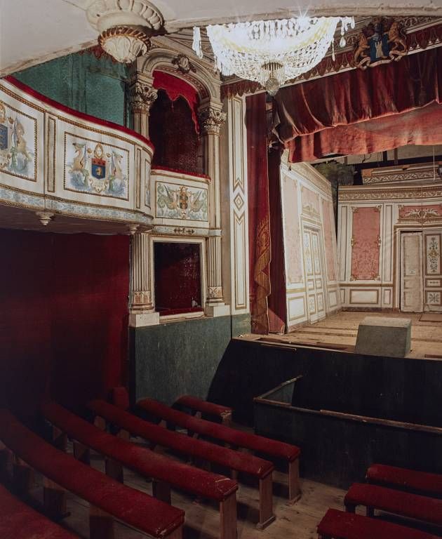 Salle et scène.