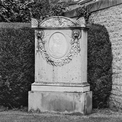 Monument (monument commémoratif), de Sophie et Henry Grangier