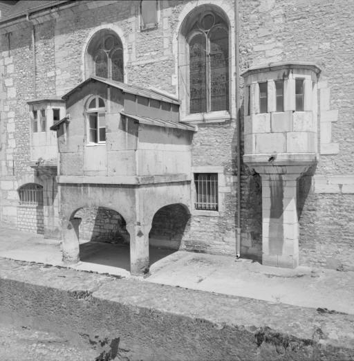 Elévation sur le Meuzin, détail : sacristie et latrines.