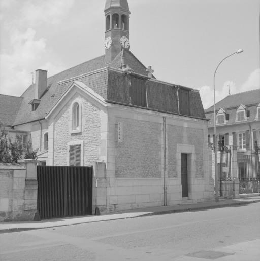 Loge de concierge : élévation sur la rue.