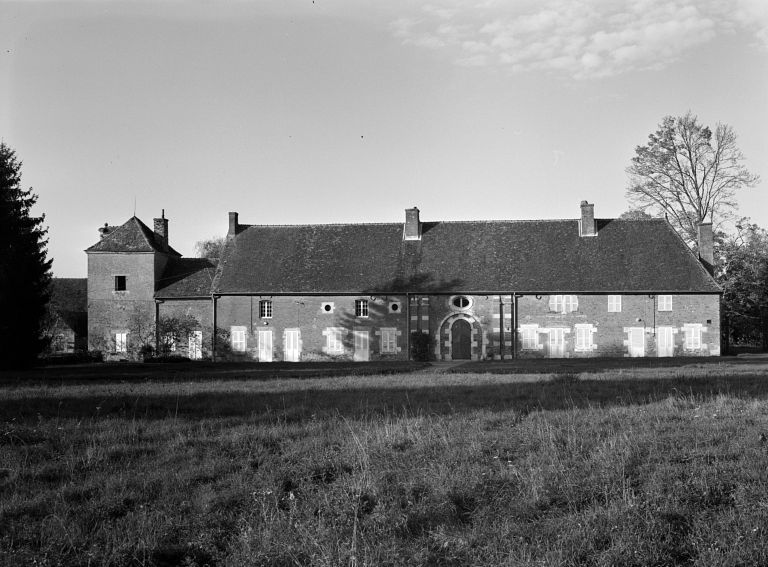 Les communs. Vue axiale.