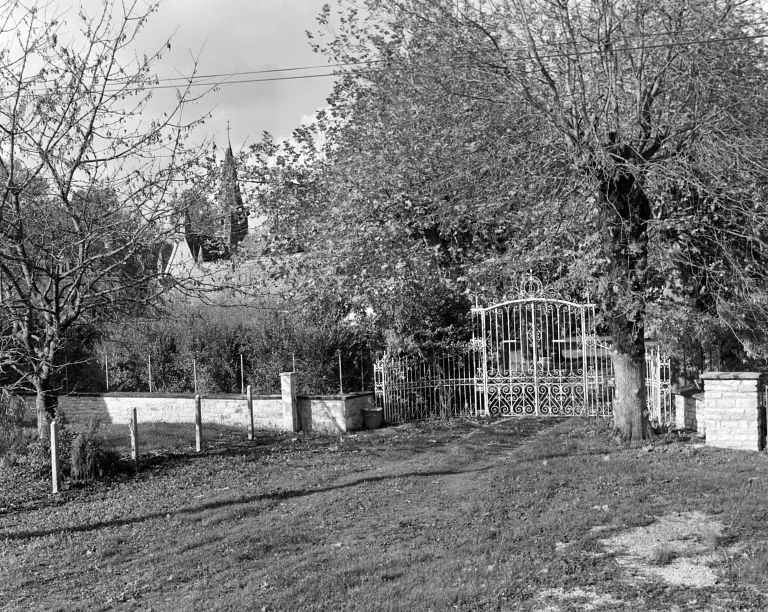 Le portail d'entrée du domaine.