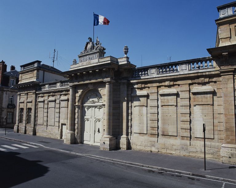 Vue d'ensemble depuis la rue de la Préfecture