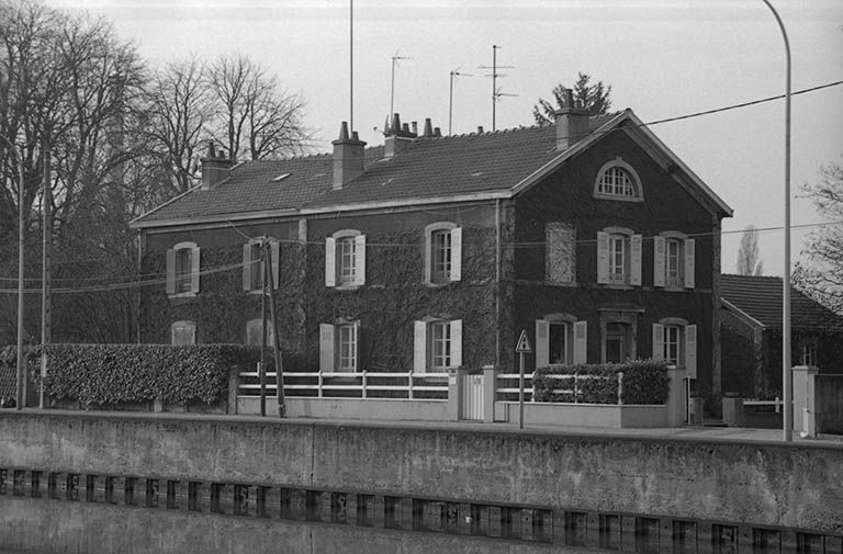 2 logements dont celui du directeur de la comptabilité, construits vers 1861 : vue d'ensemble.