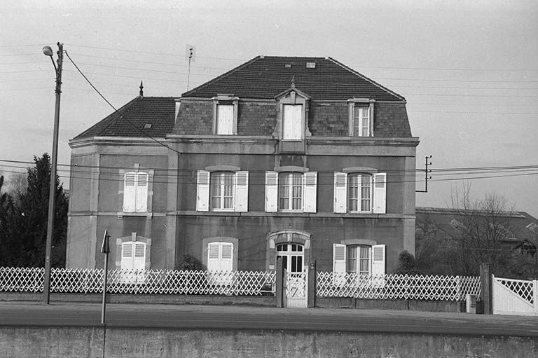Logement du directeur commercial ou de l'architecte, construit vers 1865 : vue d'ensemble.