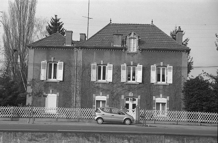 Logement de l'ingénieur des travaux extérieurs puis du chef des approvisionnements, construit en 1875 : vue d'ensemble.