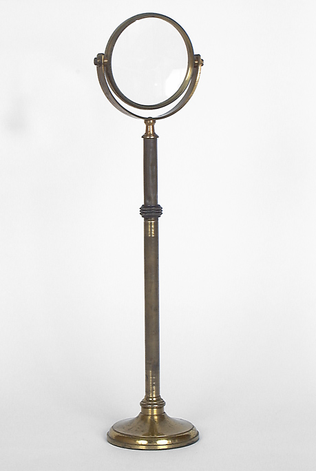 Lentille orientable sur pied circulaire