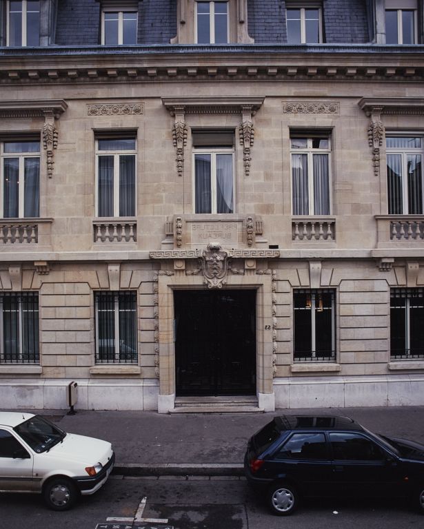 Vue de détail de l'entrée côté rue de la Préfecture