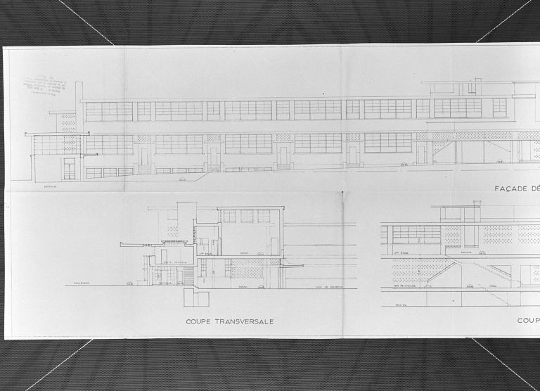 Façade et coupes : façade développée sur cour, coupes transversale et longitudinale, 1/100, R. Camelot, J. et P. Herbé architectes, Paris, 28 février 1934 (Beaune, A. C., M IV § 3 article 2)