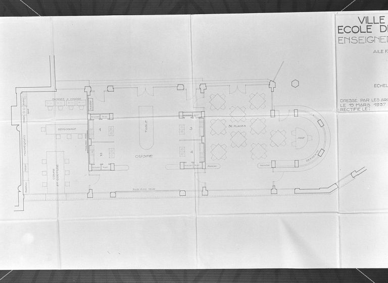 Salle à manger : plan, 5/100, R. Camelot, J. et P. Herbé architectes, Paris (Beaune, A. C., M IV § 3 article 2)