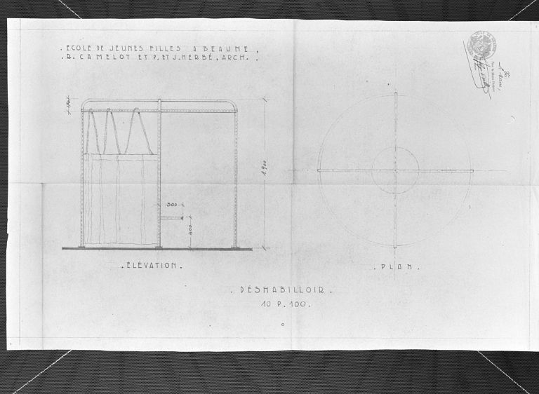 Mobilier : déshabilloir en plan et de face, 10/100, R. Camelot, J. et P. Herbé architectes, Paris (Beaune, A. C., M IV § 3 article 2)