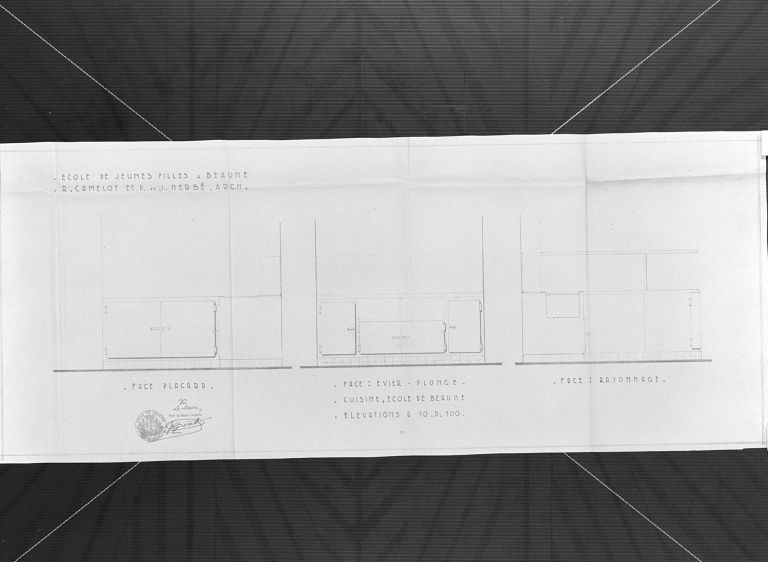 Cuisine : élévations  face placard, face évier plonge, face rayonnage , 10/100, R. Camelot, J. et P. Herbé architectes, Paris (Beaune, A. C., M IV § 3 article 2)