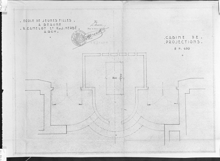 Plan de la cabine de projections cinématographiques, 5/100, R. Camelot, J. et P. Herbé architectes, Paris (Beaune, A. C., M IV § 3 article 2)