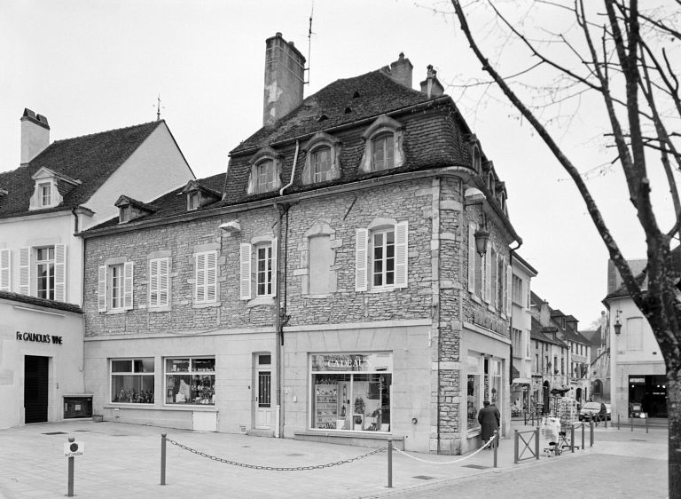 Maison 20 place Carnot, modifiée en 1833 (A. C Beaune, G, cadastre)