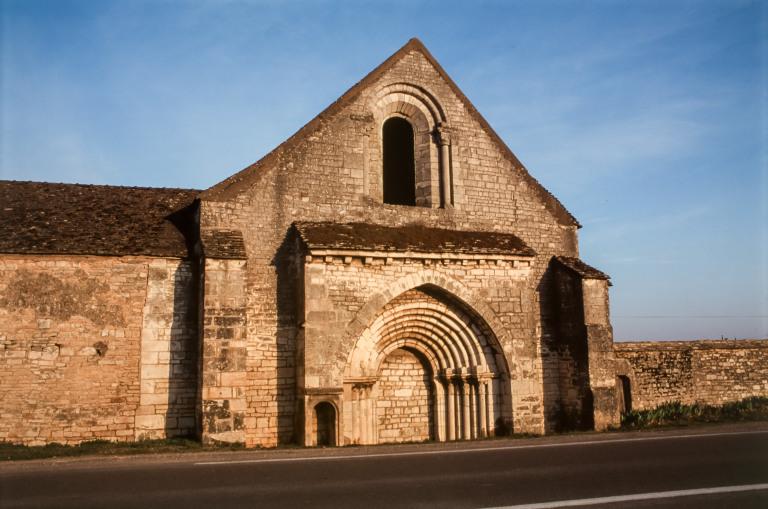 Façade antérieure de la chapelle.