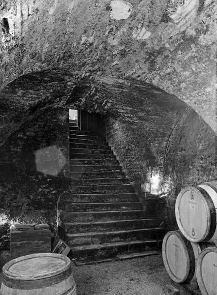 Bâtiment sud : l'escalier de la cave