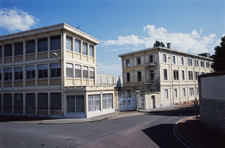 vue des bâtiments à l'intersection de la rue André Colomban et de la rue Alfred de Musset