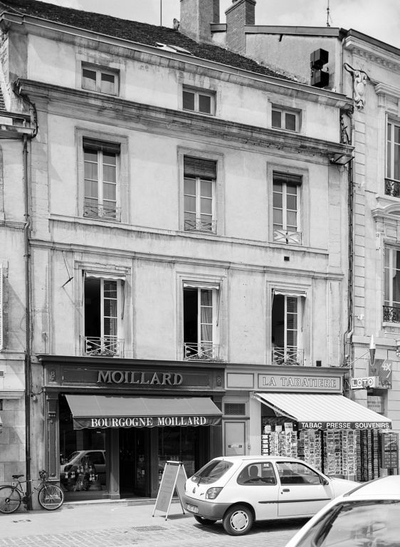 Maison 8 place de la halle, façade refaite en 1844 (2)