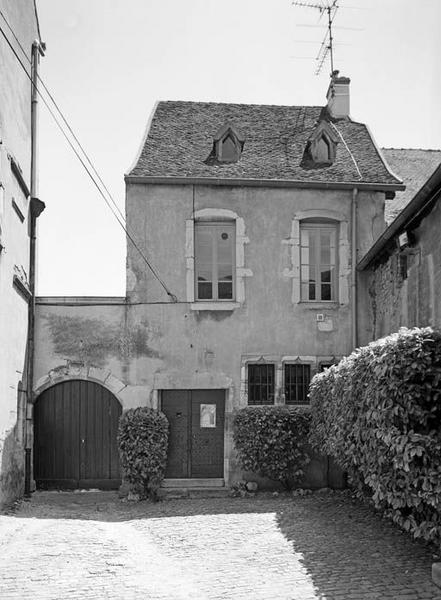 Bâtiment accoté à la cuverie, au fond de l'impasse