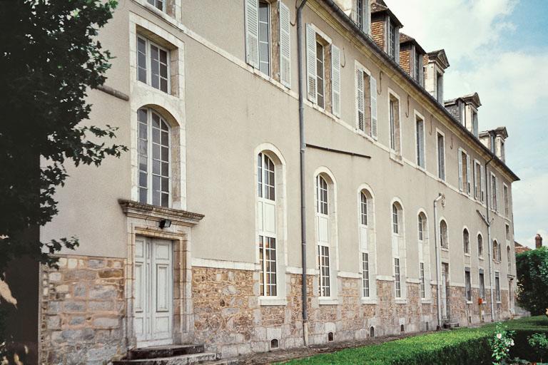 Bâtiment abritant le réfectoire de l'ancien monastère.