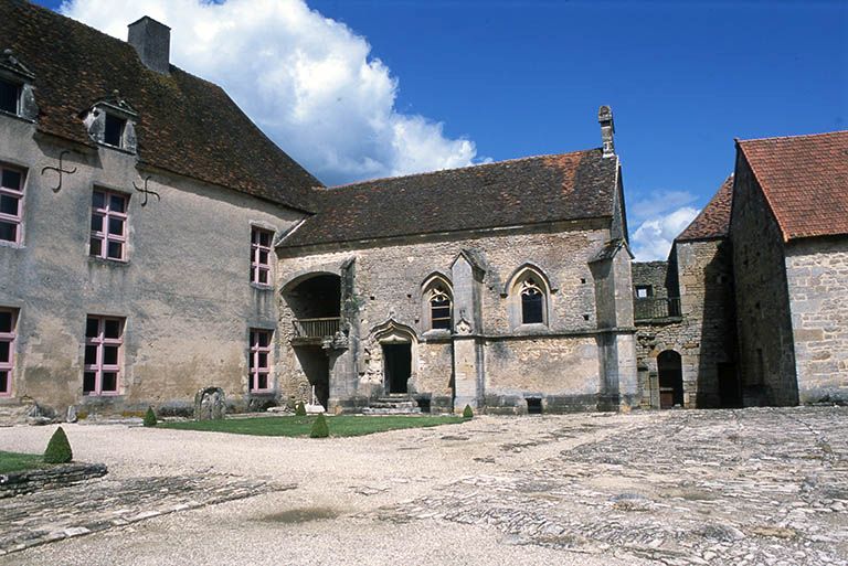 Cour intérieure : chapelle.