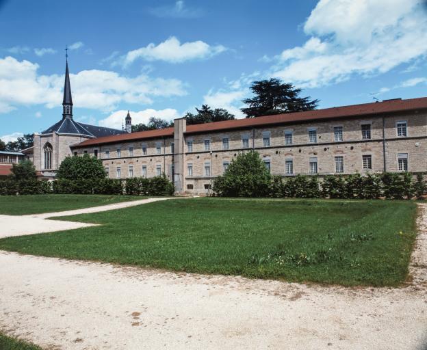 Aile droite du bâtiment construit par l'architecte Pierre-Paul Petit.