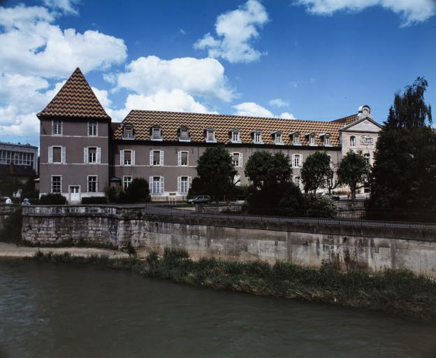 Façade postérieure (ouest) sur l'Ouche.