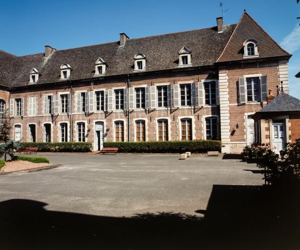 Aile droite, façade antérieure.