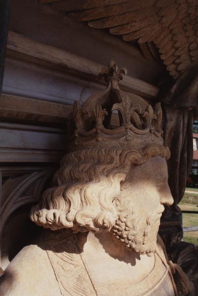 Visage et couronne de David.